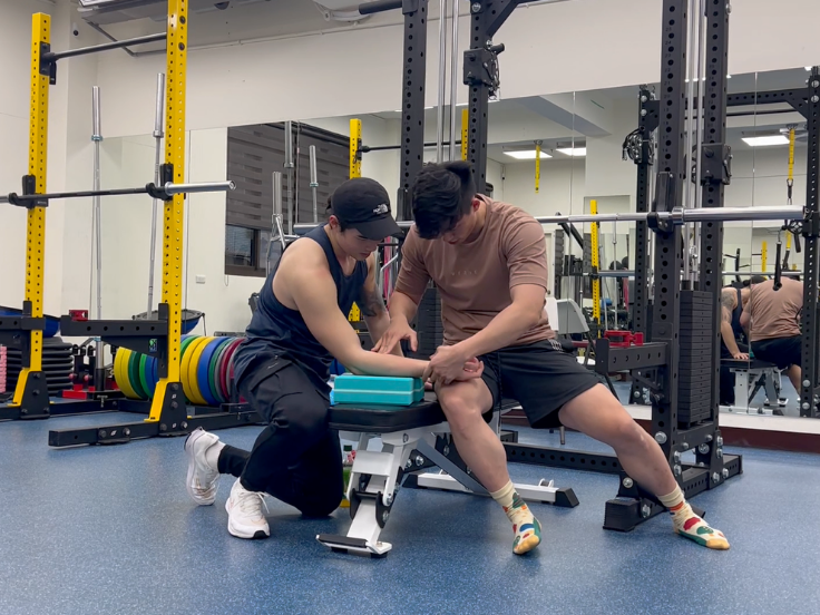 唯心運動醫療體系：物理治療師執行回場測試，透過科學化功能評估降低運動傷害風險