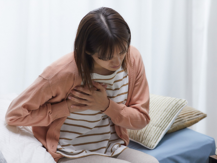 隆乳術後常見三大困擾圖解：腫脹壓迫、緊繃卡卡與擔憂莢膜攣縮