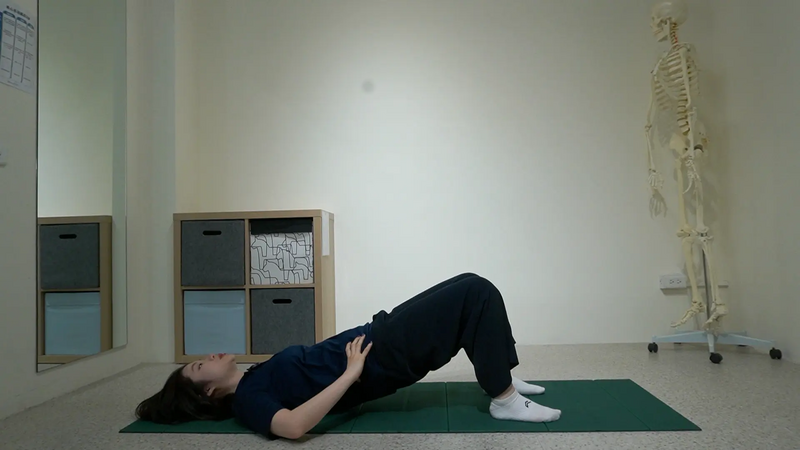 唯心運動醫療體系示範臀橋,改善骨盆前傾