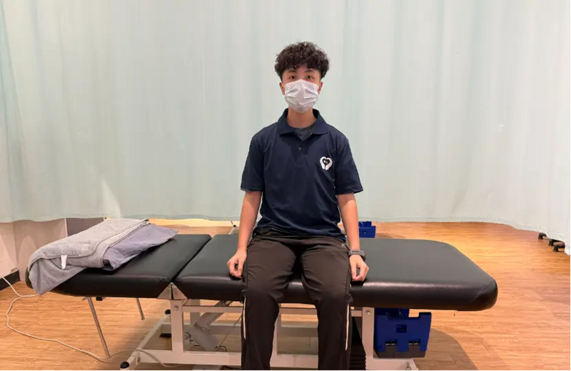 布蘭特–達洛夫運動教學步驟三：回到正中坐姿靜待眩暈感減輕與前庭適應